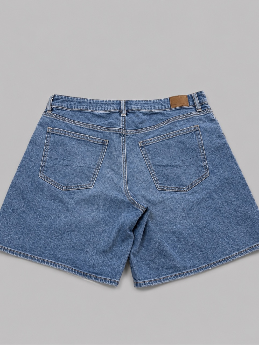 American Eagle Women's Low Rise Baggy Denim Shorts
Size 14 Soft Stretch - Picture 5 of 13